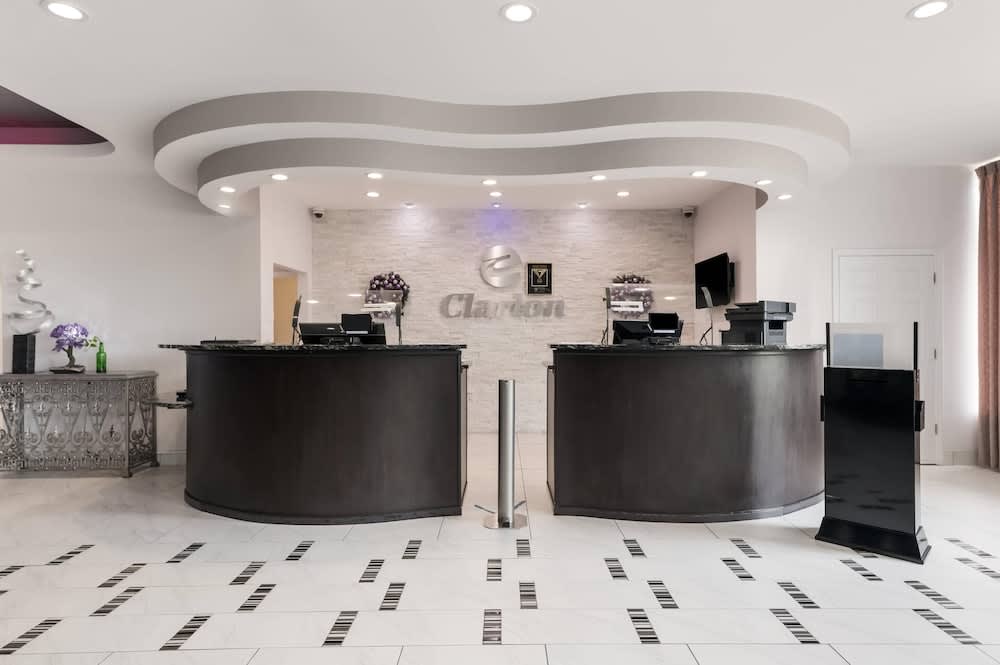 Clarion Inn & Suites Across From Universal Orlando Resort 2