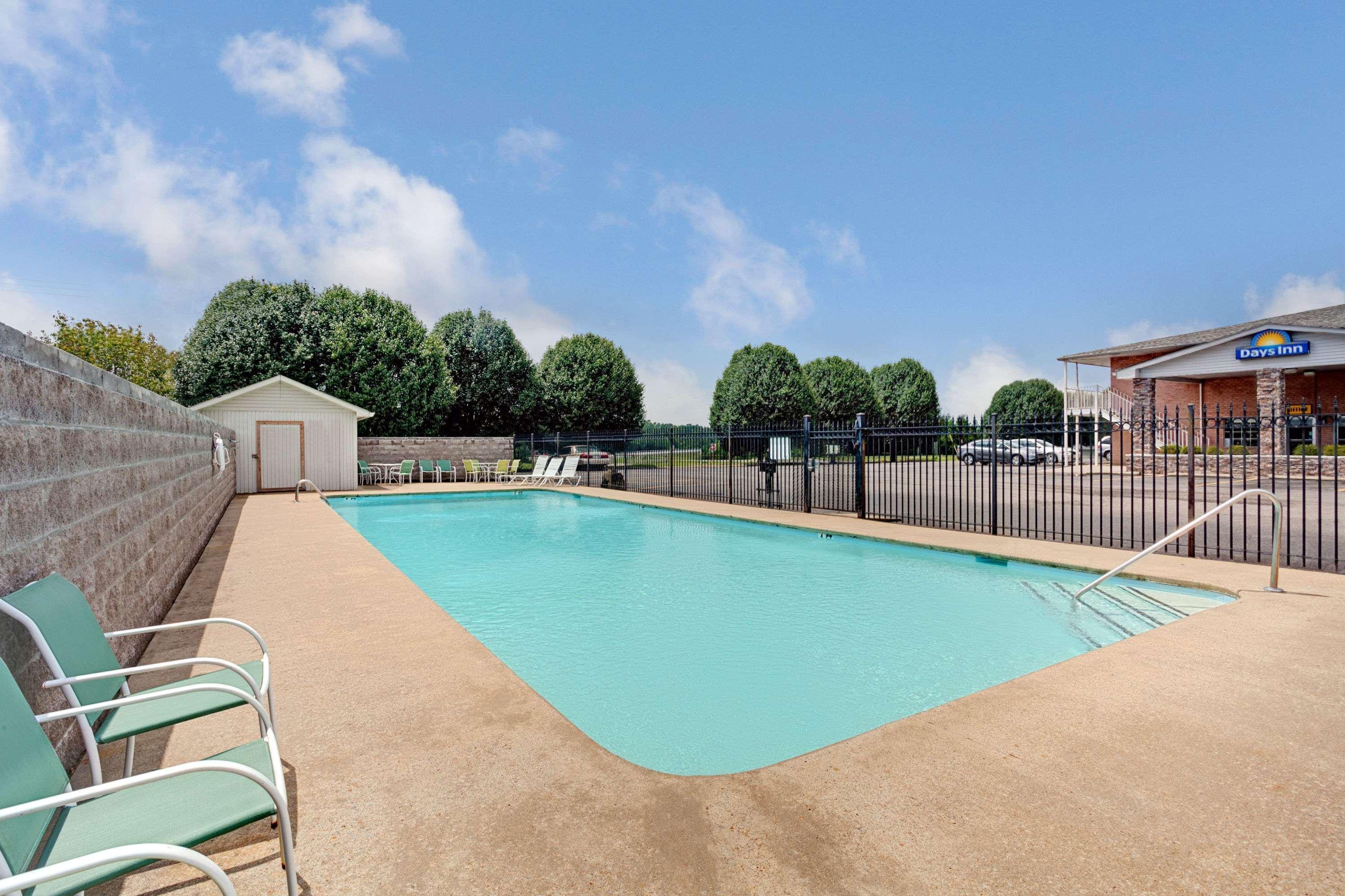 Days Inn by Wyndham Joelton/Nashville 2