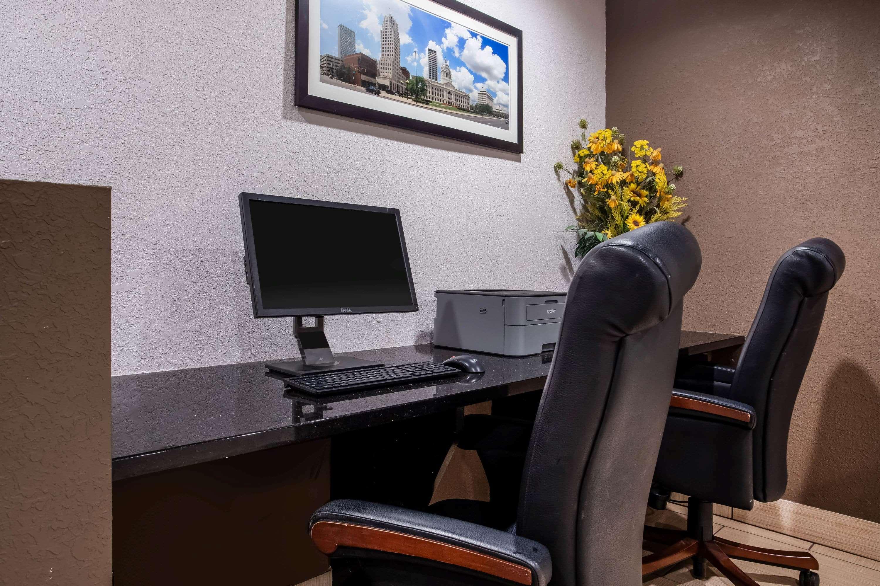 Travelodge By Wyndham Fort Wayne North 1