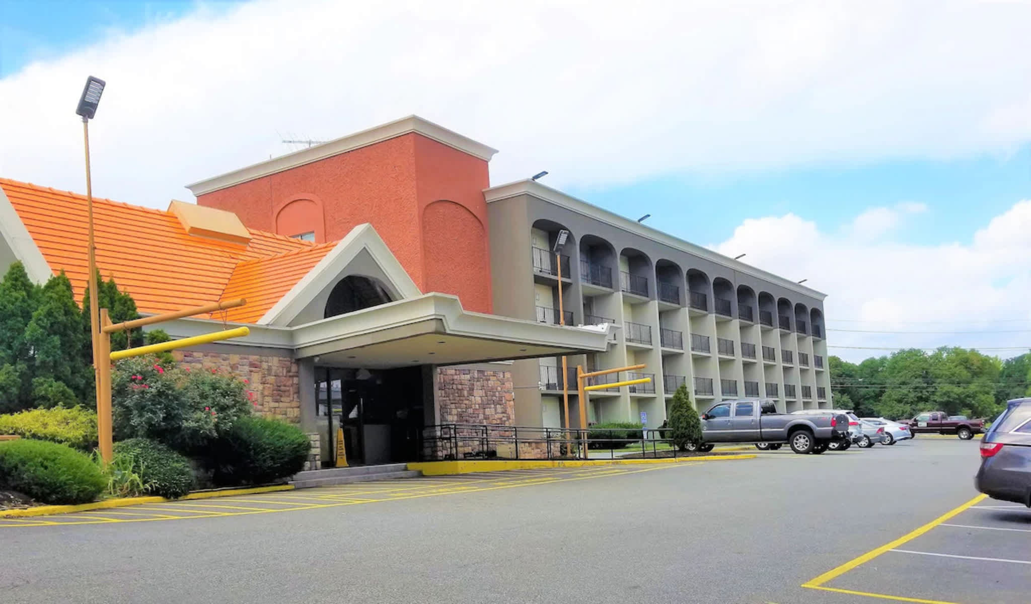 Howard Johnson By Wyndham Clifton Nj 1