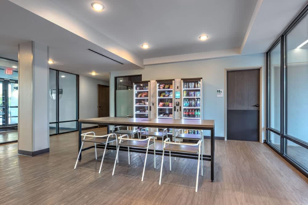 ECHO Suites Extended Stay by Wyndham Dallas Plano Richardson 2