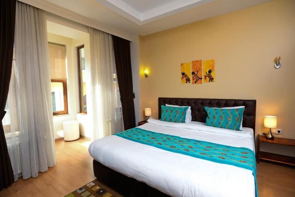 Retropera Hotel 1