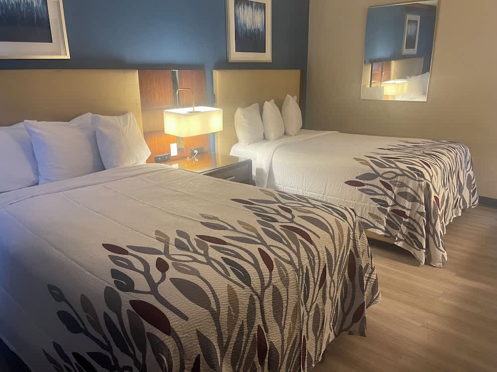 Red Roof Inn & Suites Hinesville Renovated with breakfast 1