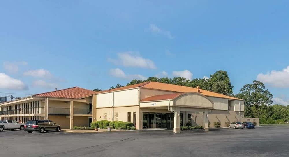 Red Roof Inn Manchester, TN 1