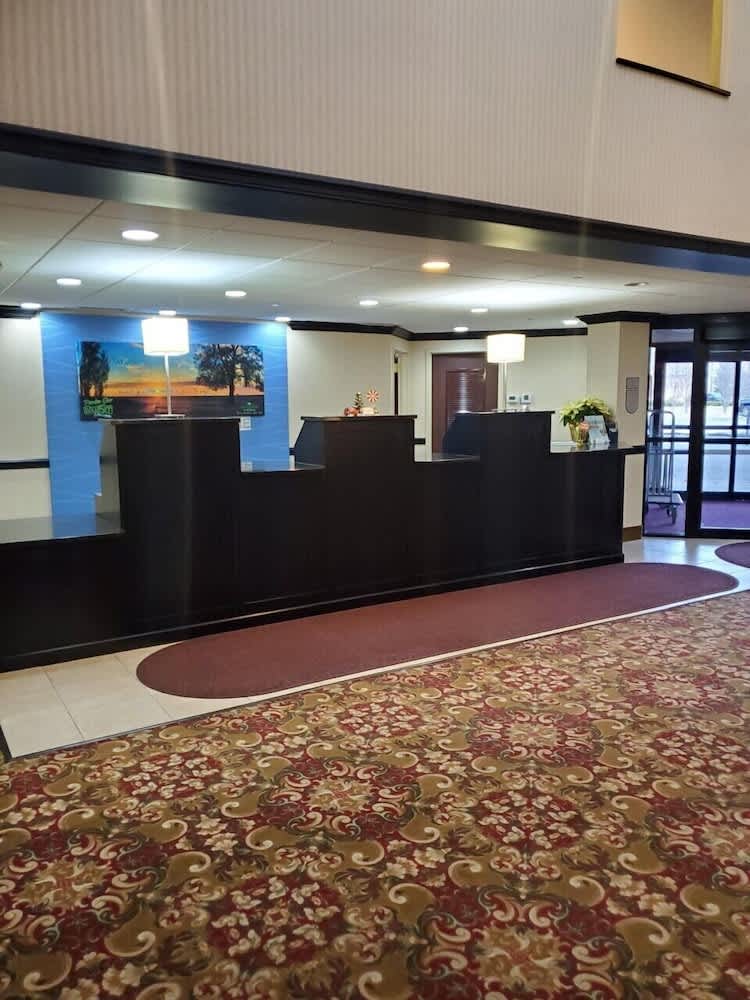 Holiday Inn Express & Suites Mentor - Banquet Center by IHG 1