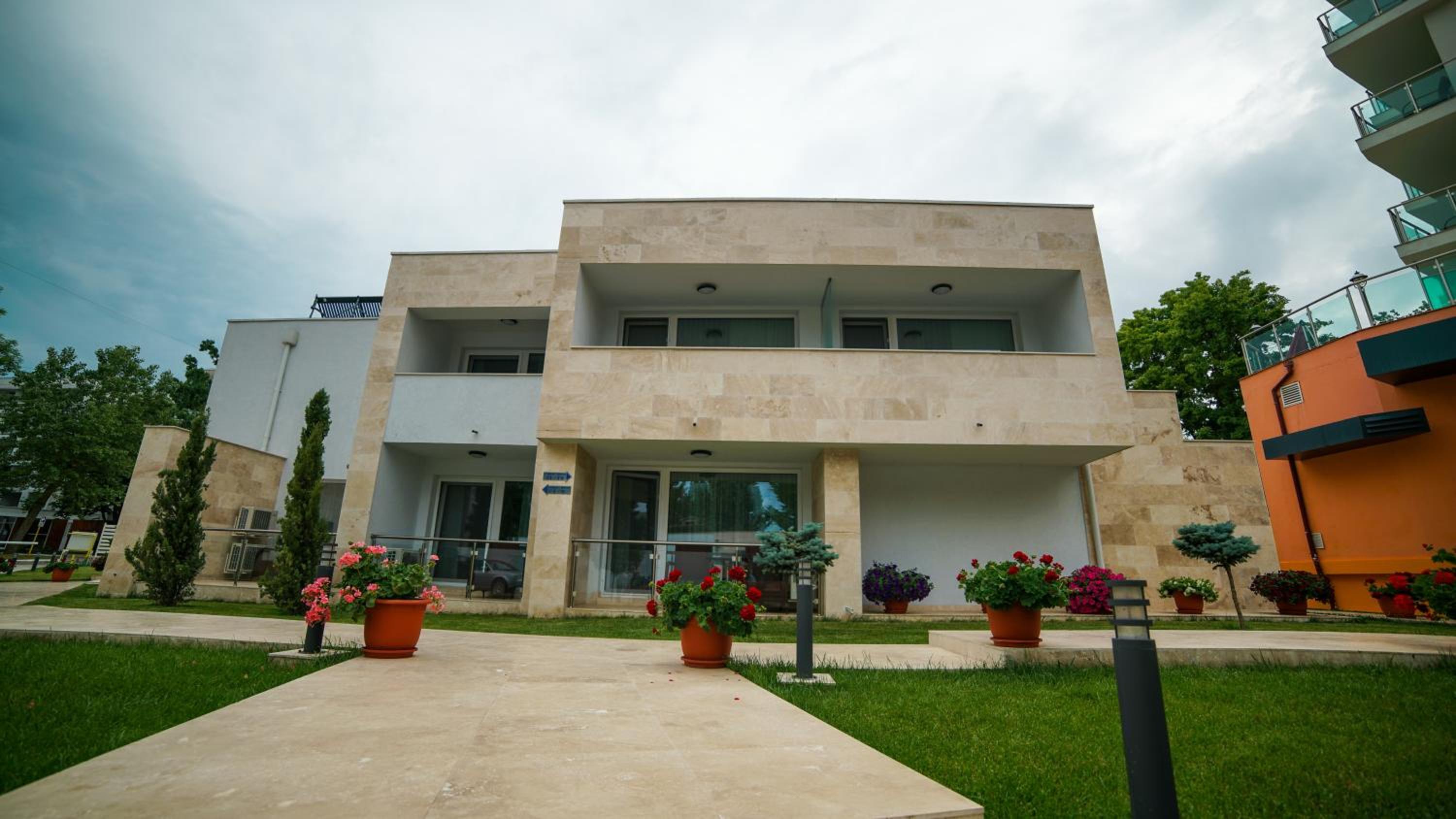 Hotel Saturn 1