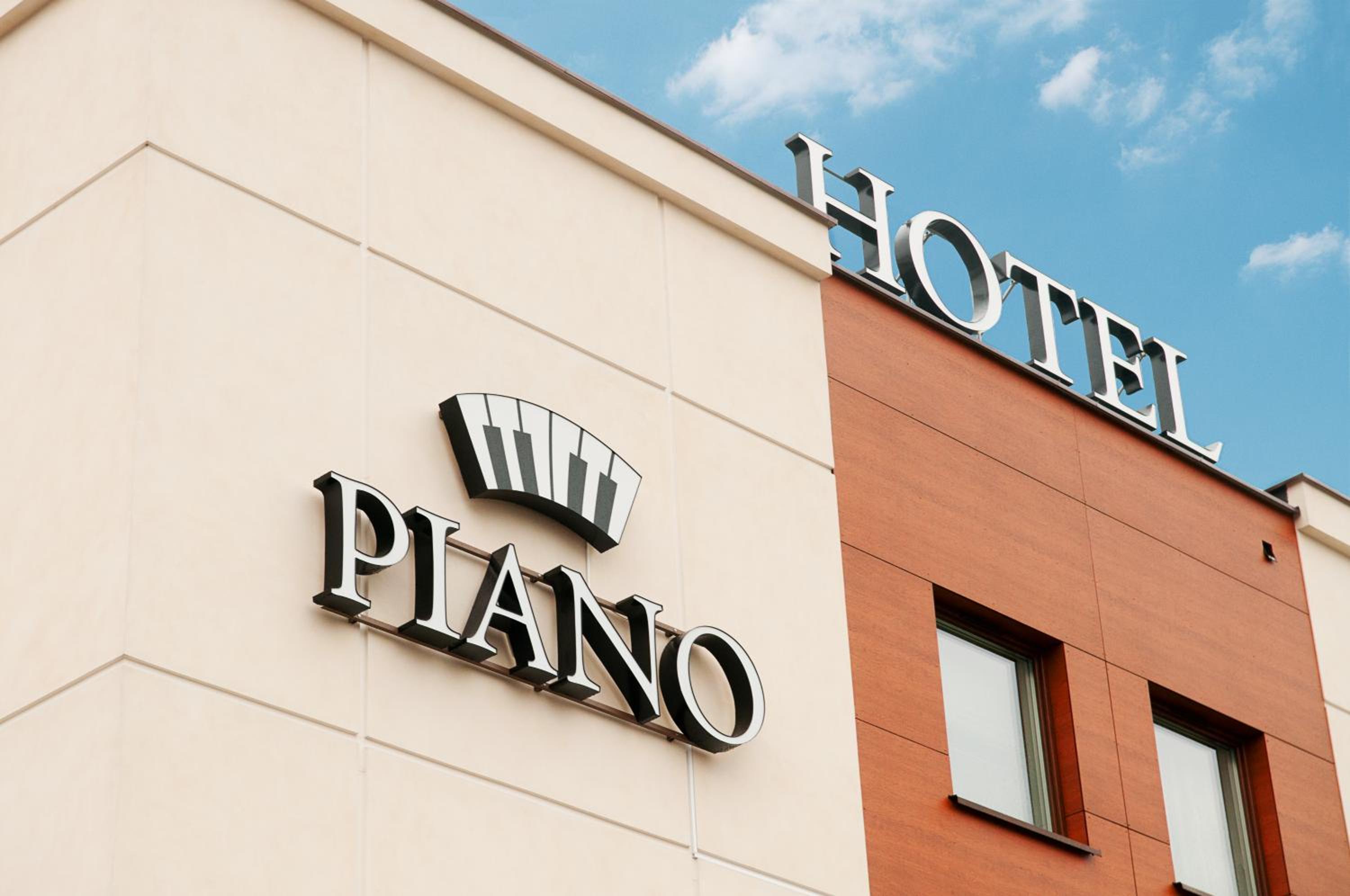 Hotel Piano 2