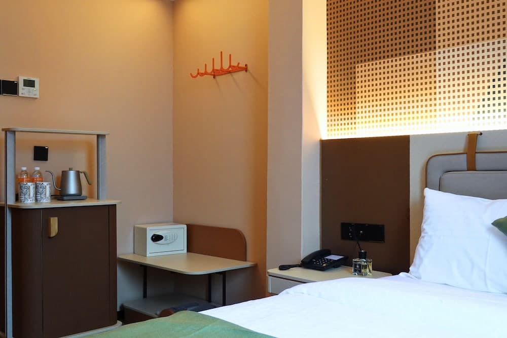Hotel 165 2