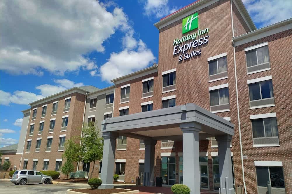 Holiday Inn Express & Suites MILWAUKEE NW – PARK PLACE by IHG 1