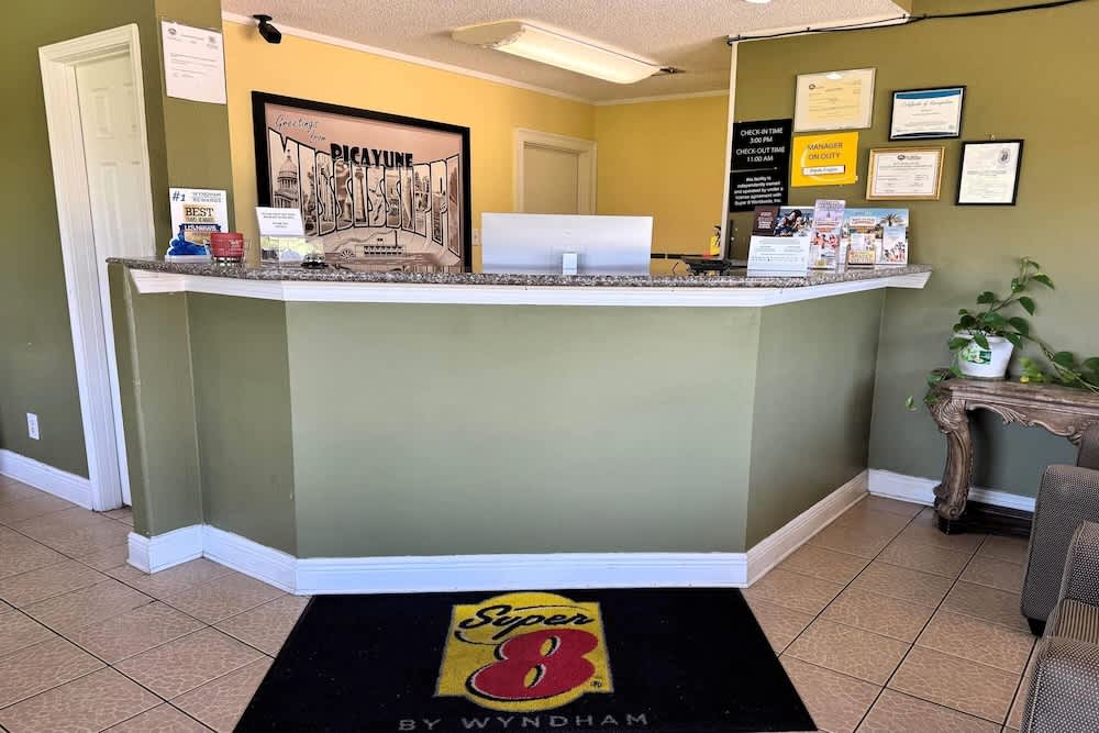 Super 8 by Wyndham Picayune 1
