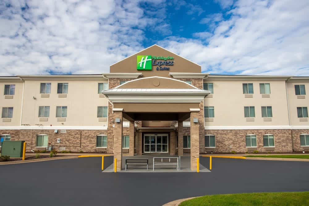 Holiday Inn Express & Suites CLINTON by IHG 1