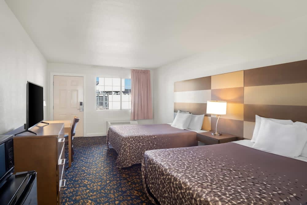 Rodeway Inn Garland Harbor Point 1
