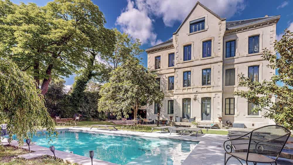Demeure Saint Louis Historic manor, City 700m, free parking,A C,Clim,WIFI, city view, Garden 1