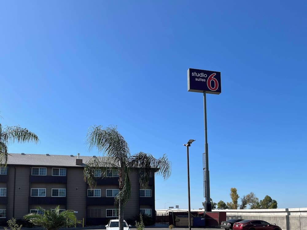 Studio 6 Suites Delano, CA 1