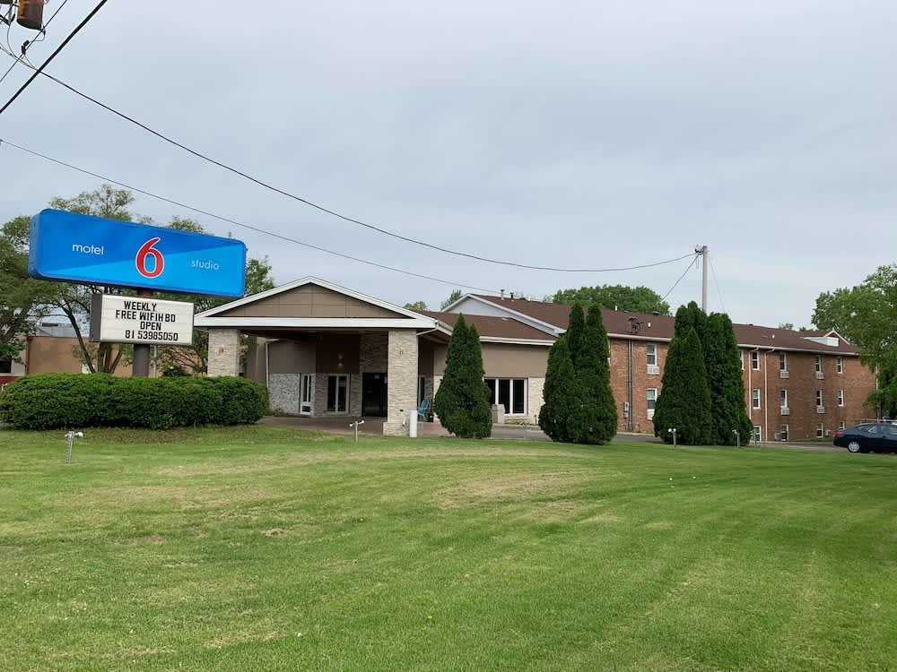 Studio 6 Rockford 1