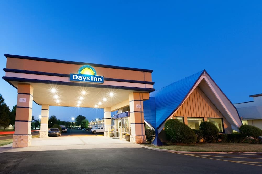 Days Inn by Wyndham Norman 1