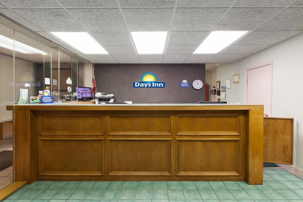 Days Inn by Wyndham Norman 2