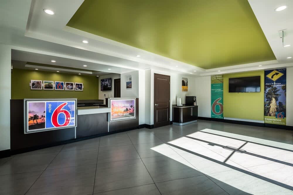 Motel 6 Canoga Park, CA 2