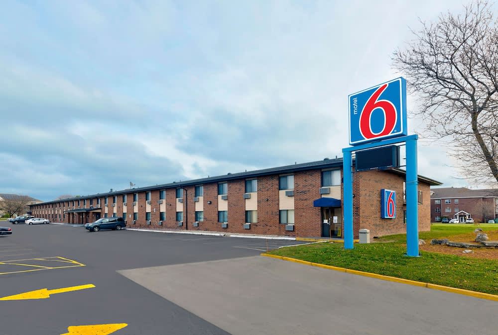 Motel 6 Oak Creek, WI 1