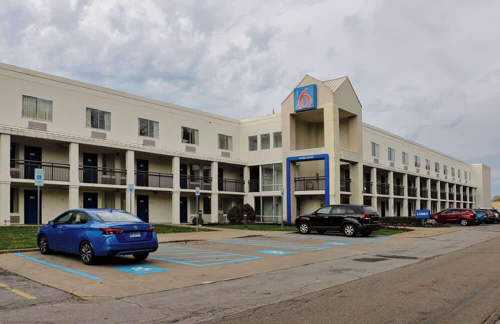 Motel 6 Buffalo NY Airport Williamsville 1