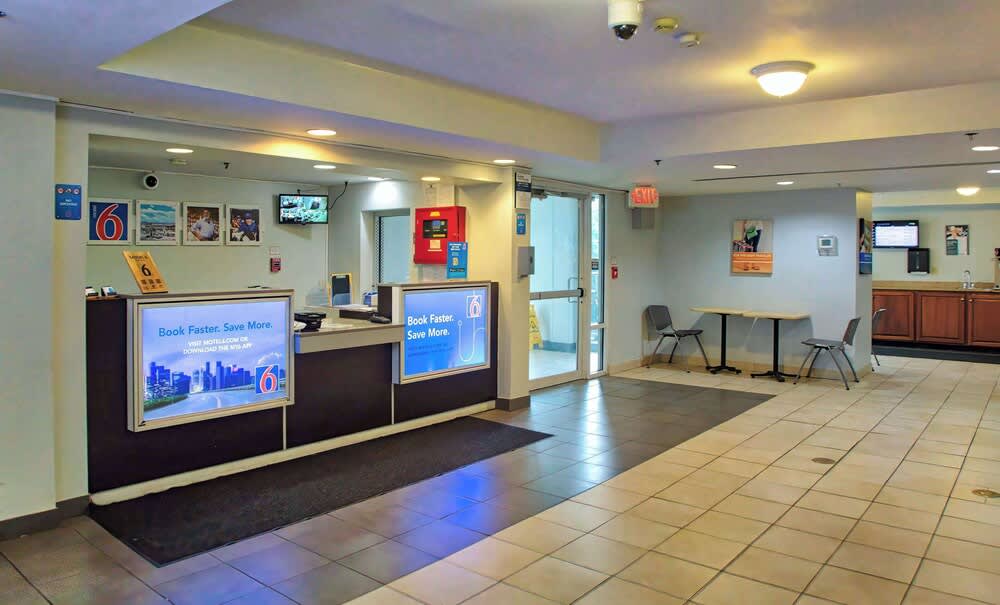 Motel 6 Buffalo NY Airport Williamsville 2