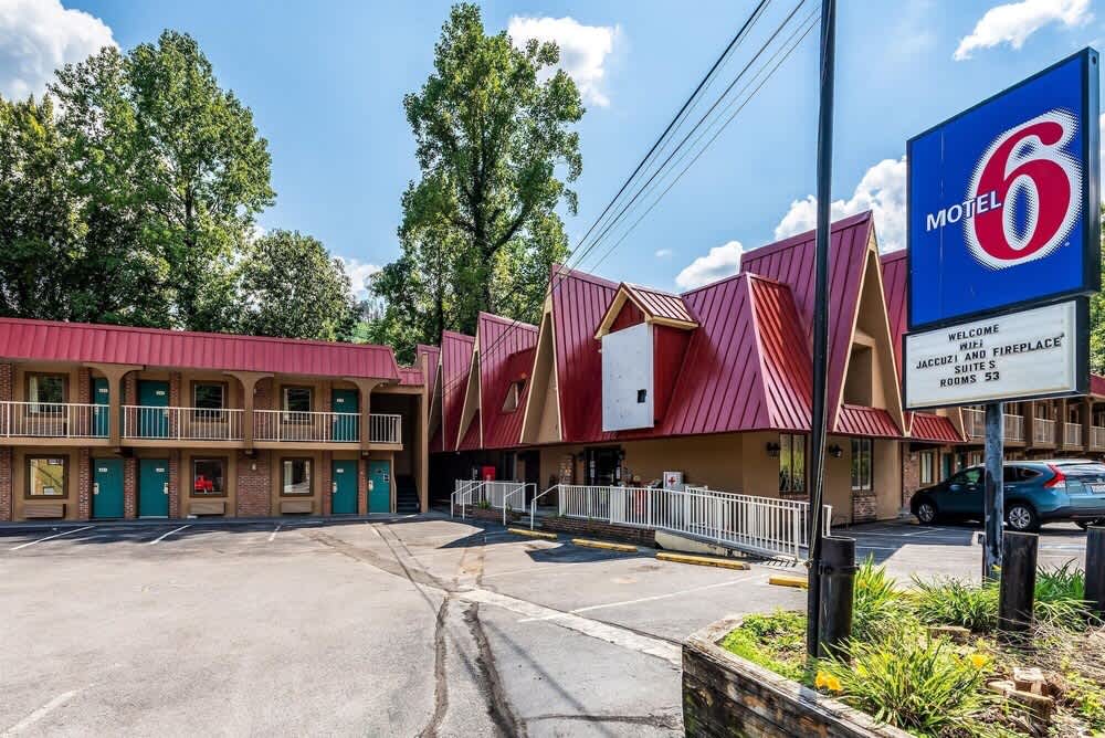 Motel 6-Gatlinburg, TN - Smoky Mountains 1