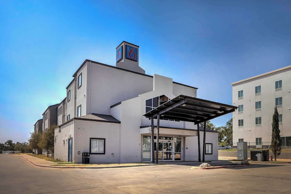 Motel 6-Cedar Park, TX 1