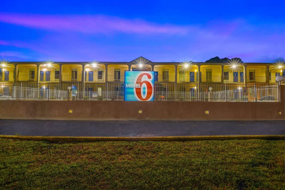 Motel 6 Americus, GA 1