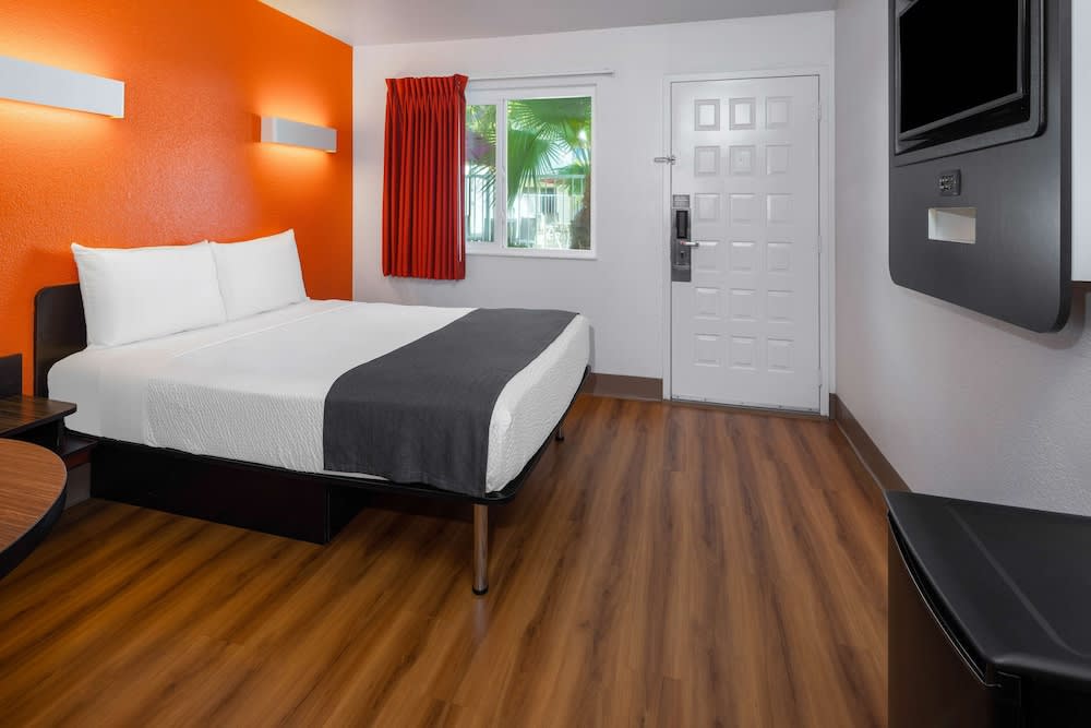 Motel 6 Carpinteria, CA - Santa Barbara - South 2