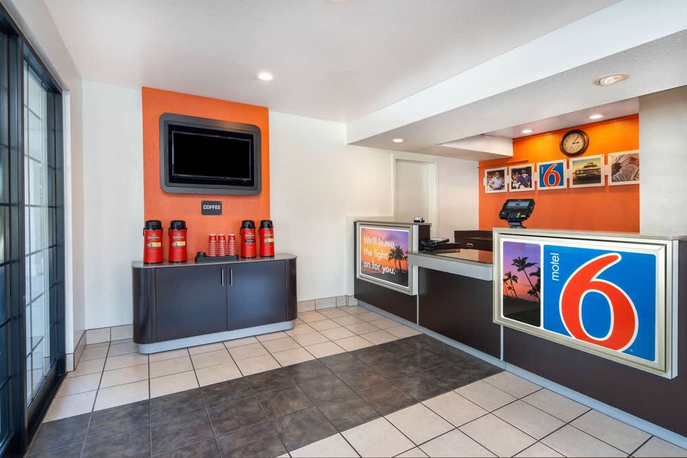 Motel 6 Thousand Oaks, CA 2