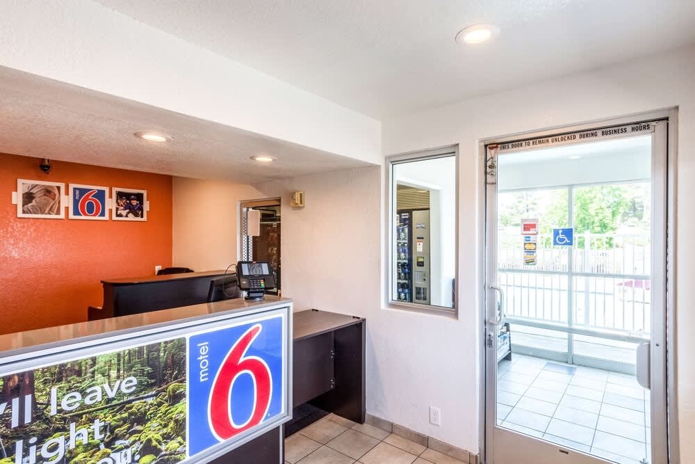 Motel 6 Redding, CA - Central 2