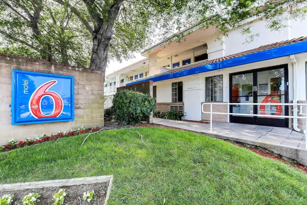 Motel 6 Pinole, CA 1