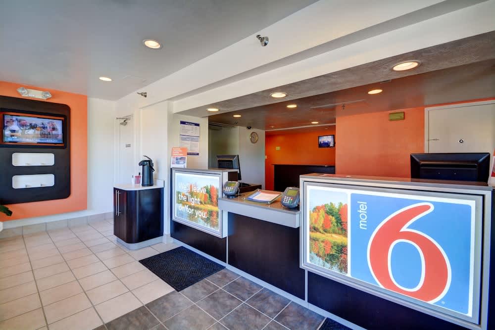 Motel 6 Windsor Locks, CT - Hartford 2