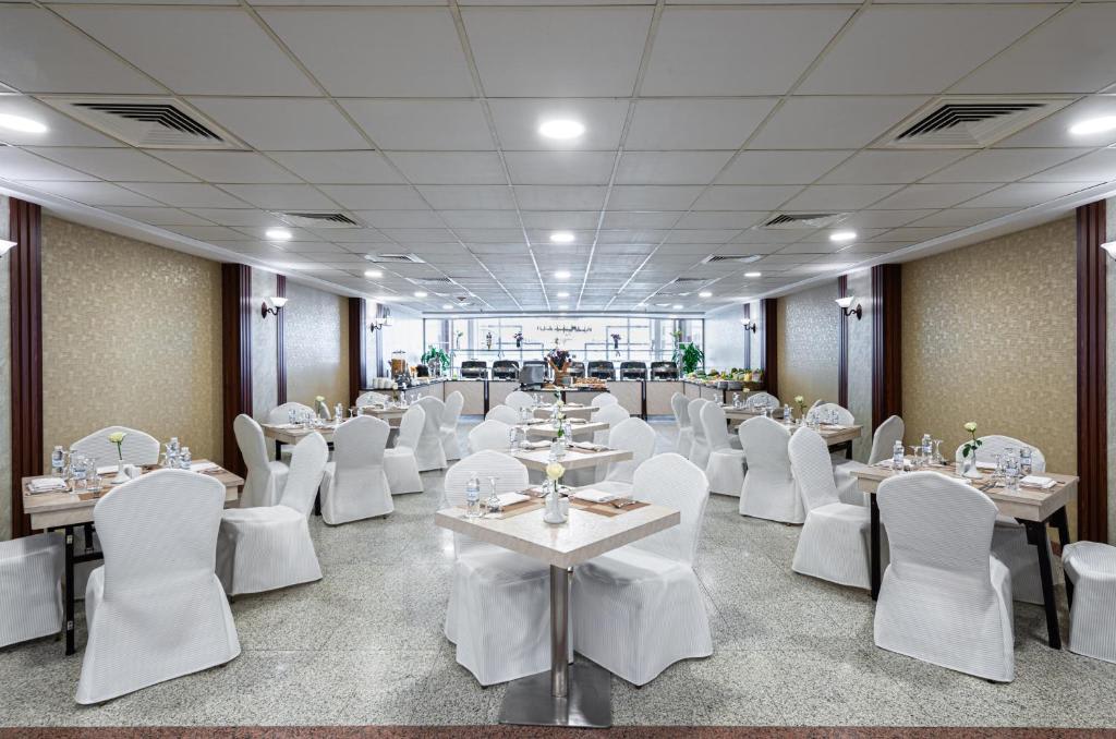 Al Ansar Palace Golden Tulip Hotel 2