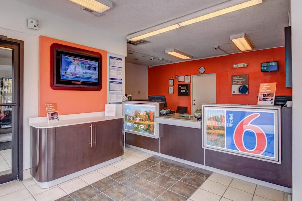 Travelodge by Wyndham Norfolk Airport 2