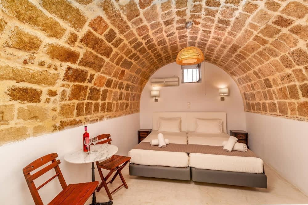 Auberge 32 Old Town 1
