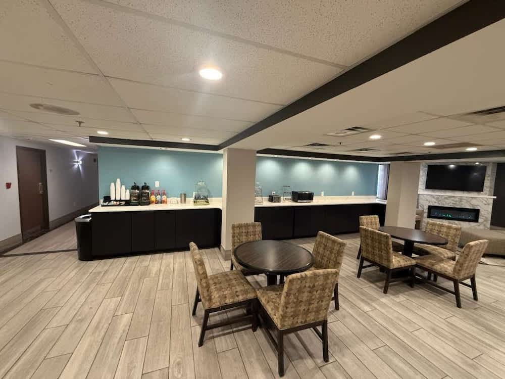 Quality Inn & Suites Detroit Metro Airport 1