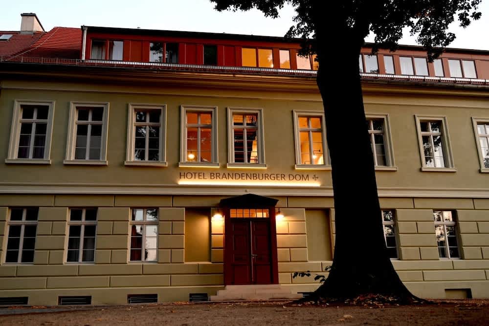 Hotel Brandenburger Dom GmbH 1