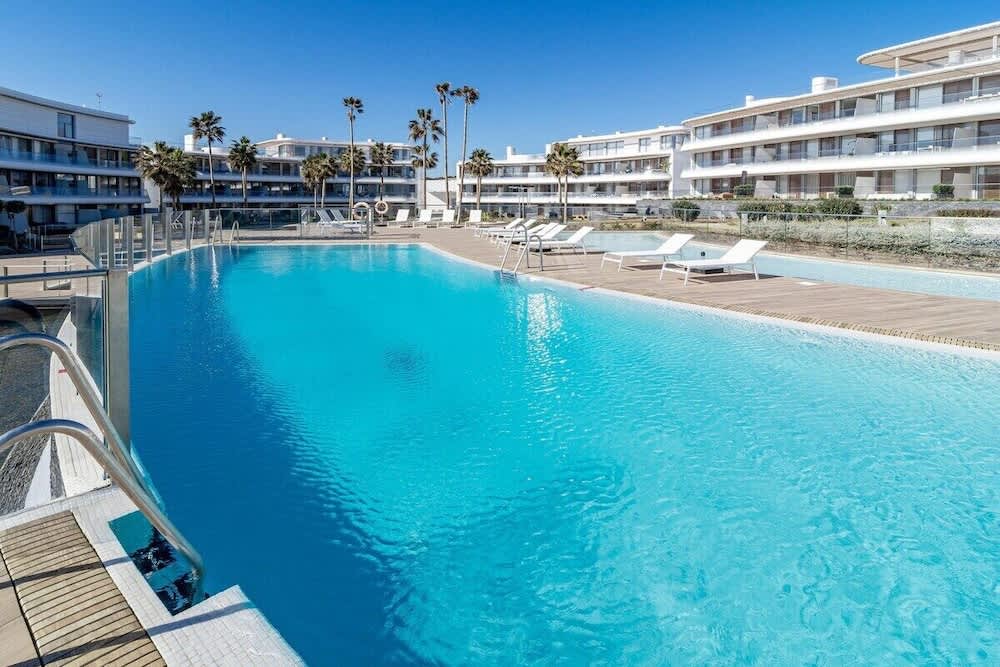 TE- Luxury resort front line beach families only 1