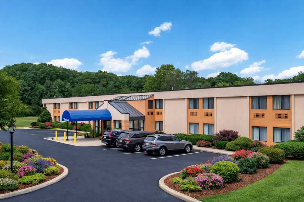 All Seasons Inn & Suites Smithfield Providence 1