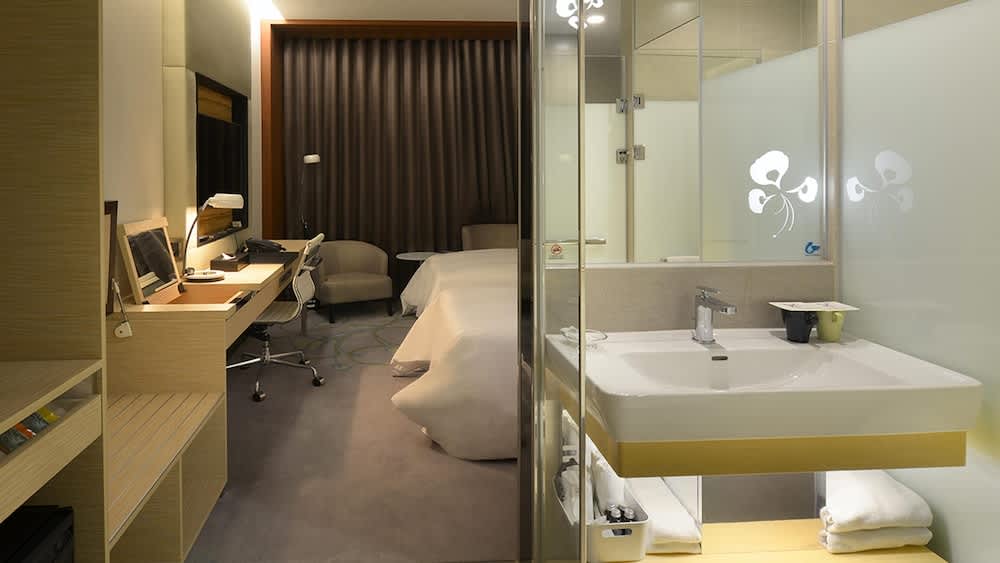 Golden Tulip Glory Fine Hotel 1
