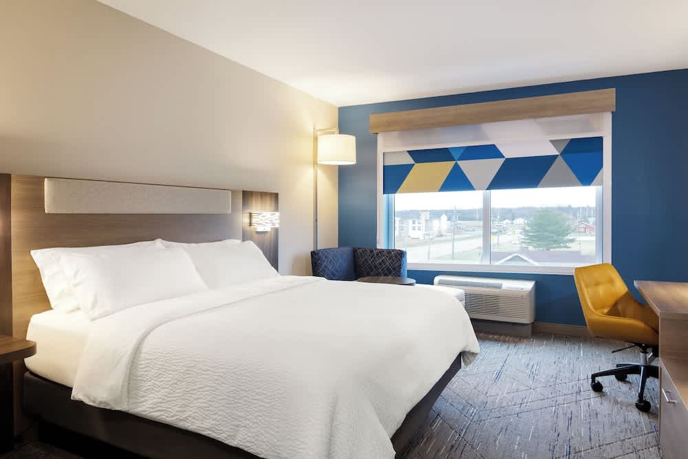 Holiday Inn Express & Suites Overland Park South by IHG 2