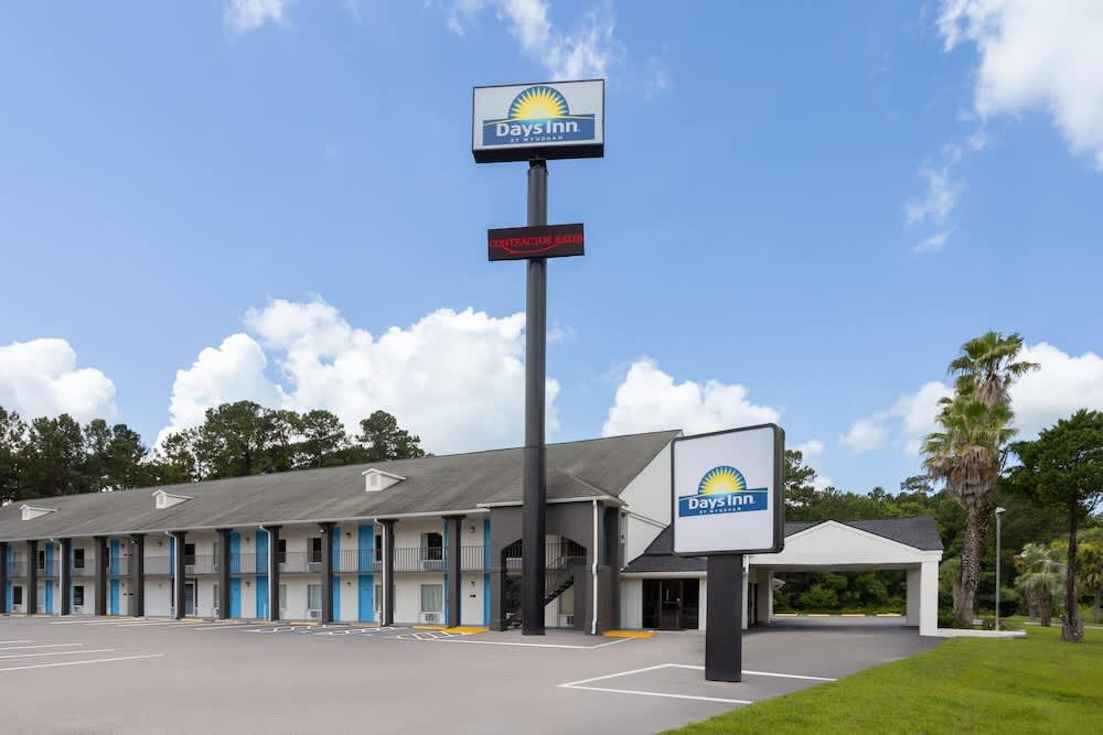 Days Inn by Wyndham Hardeeville Near Hilton Head 1
