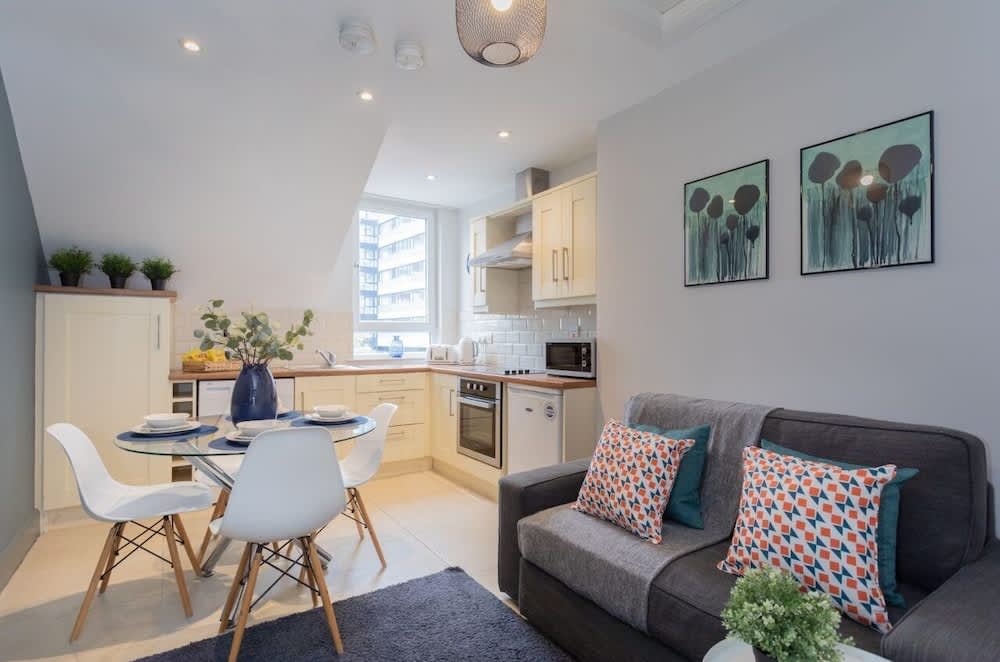 Central Belfast Apartments: 7 Camden Street 1