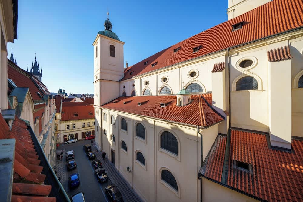 Old Town - 3 Bedroom 3 Bathroom & Kitchen Apartment Templova 1