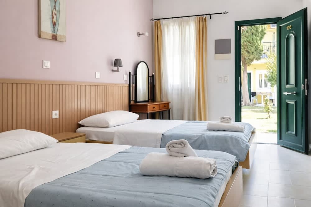 Agnes Beach Hotel Apartments 2