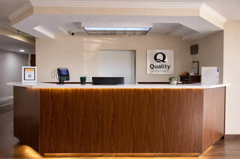 Econo Lodge Inn & Suites Santa Rosa South 2