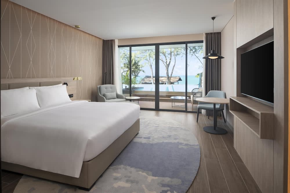 Radisson Blu Resort, Phuket Mai Khao Beach 1