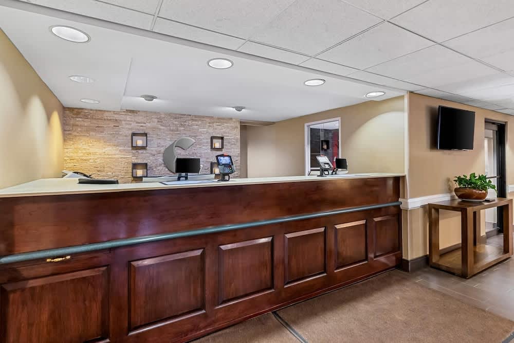 Comfort Inn & Suites Somerset - New Brunswick 2
