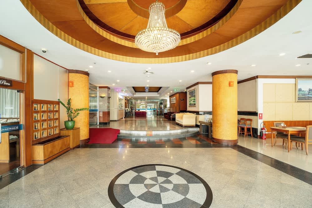 Summit Pavilion Hotel 2